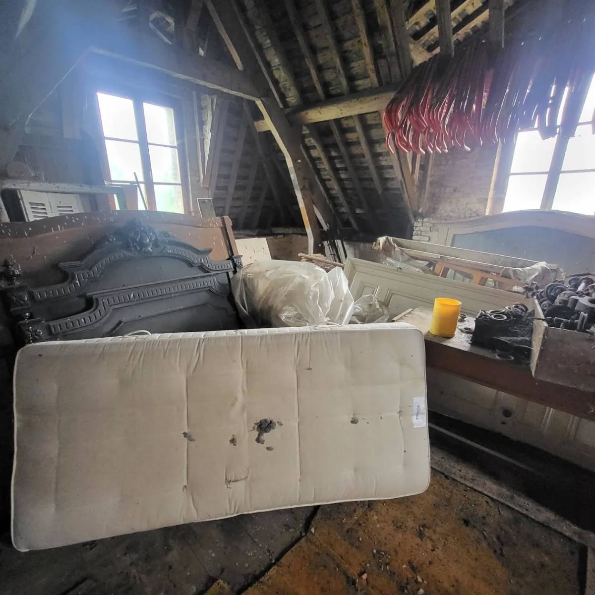 Entreprise de débarras de greniers et maisons anciennes encombrées près de Gainneville : service rapide au meilleur prix