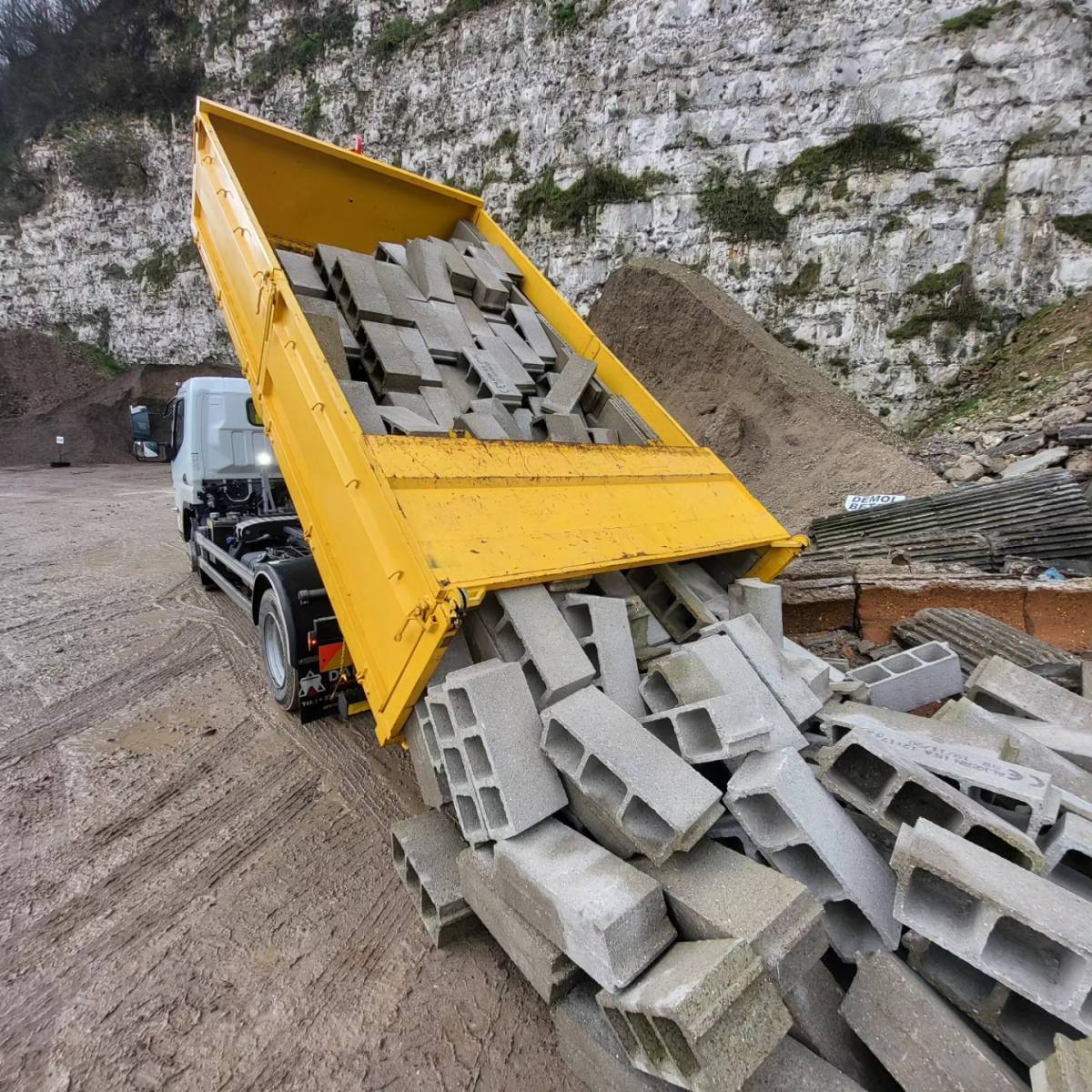 Transport et enlèvement de parpaings de construction proche Le Havre